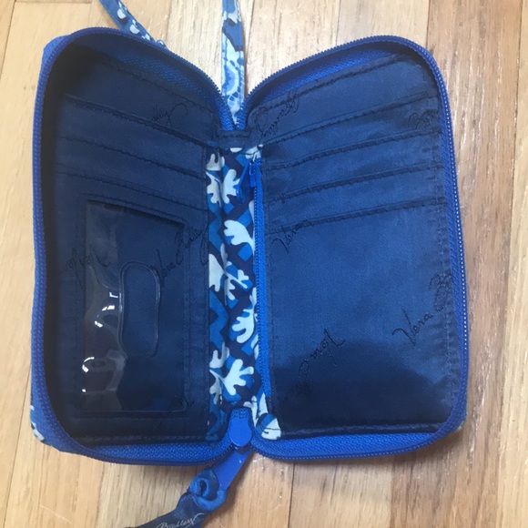 Vera Bradley wristlet wallet blue pattern - Picture 3 of 3